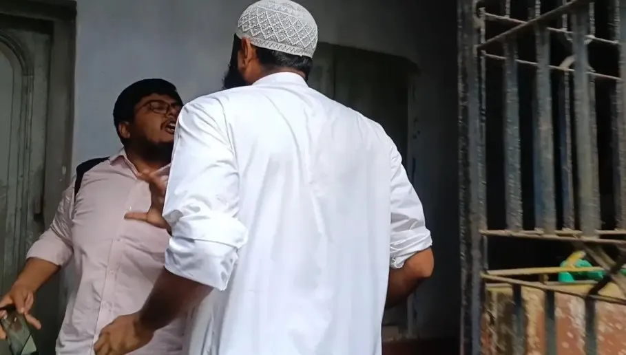 কোচিং বাণিজ্যের সংবাদ সংগ্রহ করতে গিয়ে পিরোজপুরে ২ সাংবাদিক আহত
